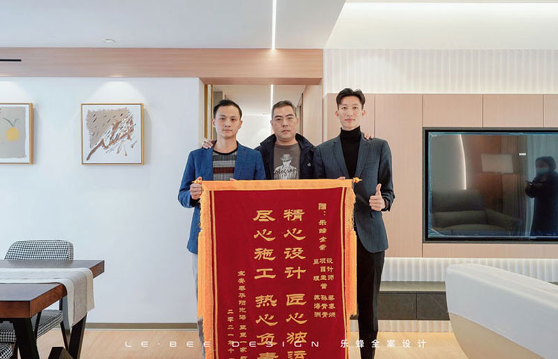 來自泰華陽(yáng)光海業(yè)主送的錦旗